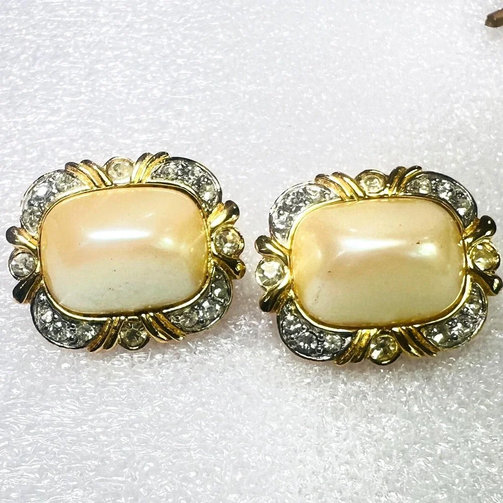 Vintage Richeileu Button Earrings 1